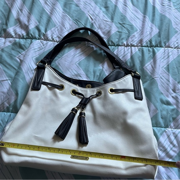 Liz Claiborne black & white Purse. - Picture 8 of 10